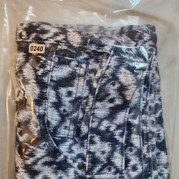 Chicos Jeggings Womens 3 (Large) Blue White Arctic Animal Print Platinum Pull-On - Picture 11 of 11